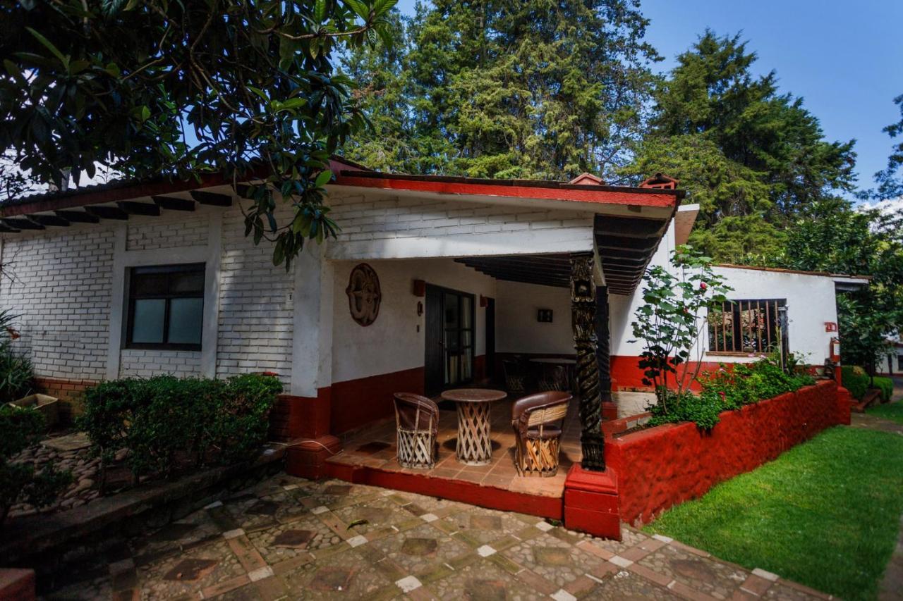 Lago Sol Hotel & Suites Tzintzuntzan Bagian luar foto