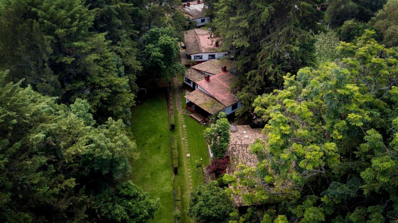 Lago Sol Hotel & Suites Tzintzuntzan Bagian luar foto