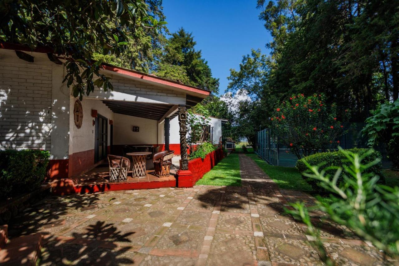 Lago Sol Hotel & Suites Tzintzuntzan Bagian luar foto