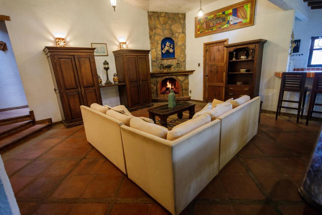 Lago Sol Hotel & Suites Tzintzuntzan Bagian luar foto