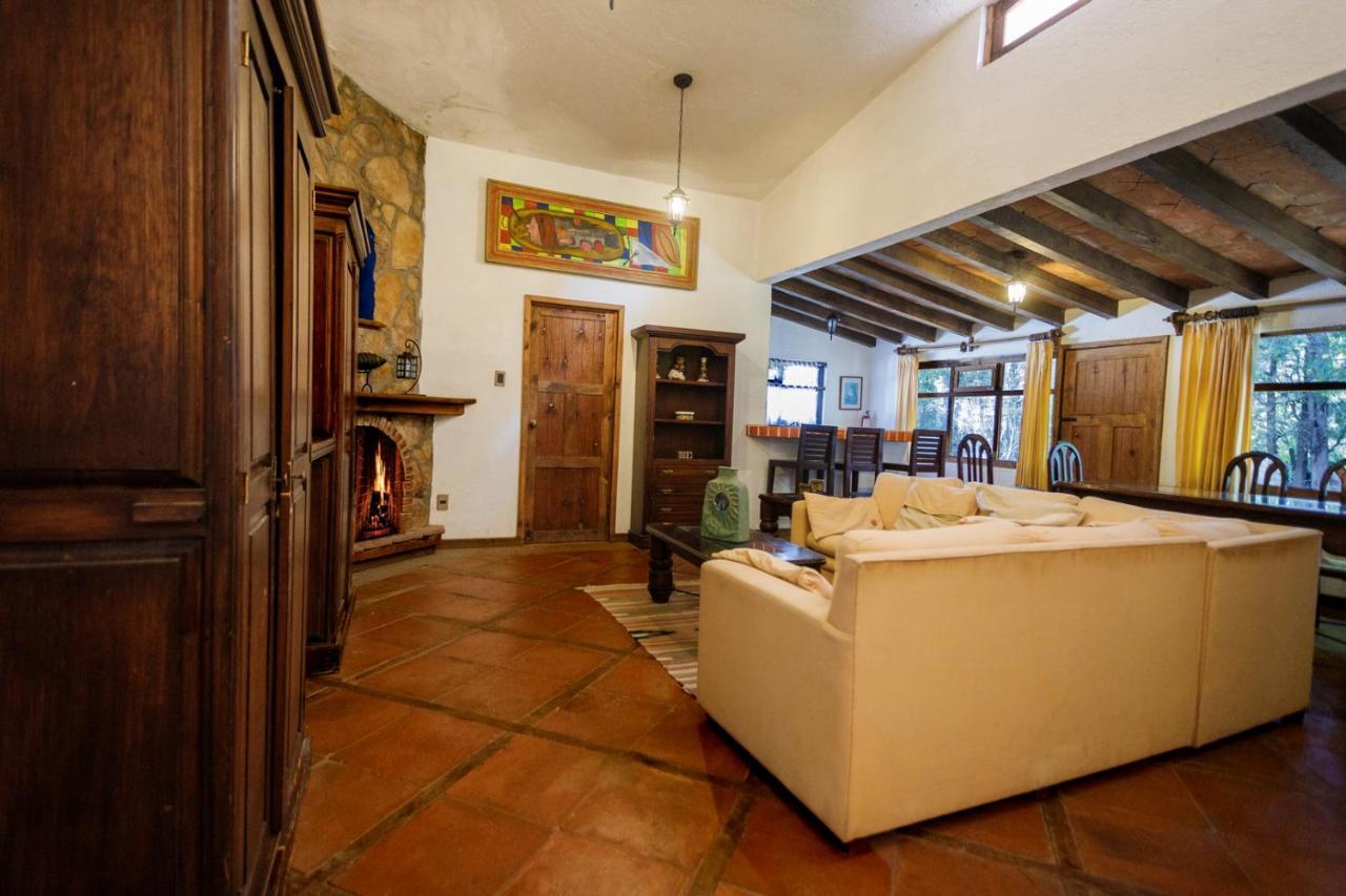 Lago Sol Hotel & Suites Tzintzuntzan Bagian luar foto