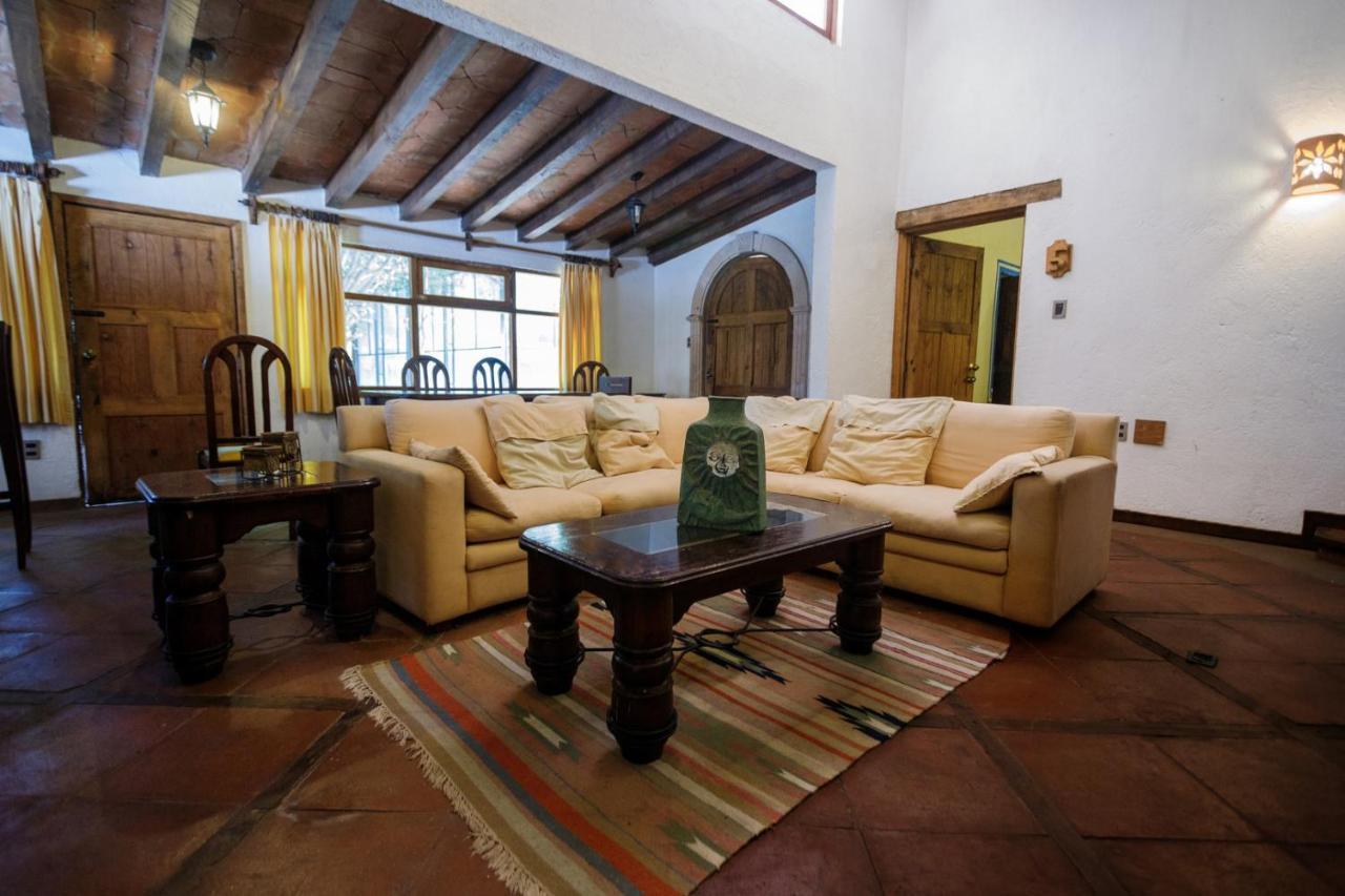 Lago Sol Hotel & Suites Tzintzuntzan Bagian luar foto