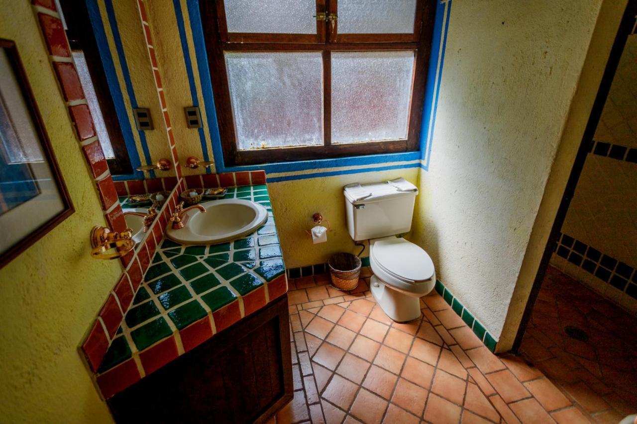 Lago Sol Hotel & Suites Tzintzuntzan Bagian luar foto