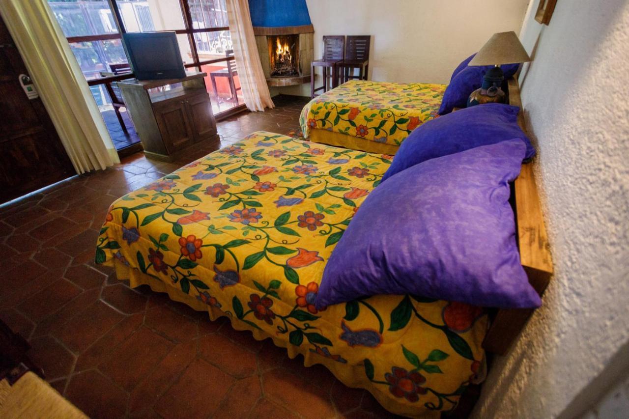 Lago Sol Hotel & Suites Tzintzuntzan Bagian luar foto