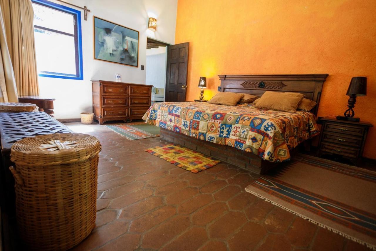 Lago Sol Hotel & Suites Tzintzuntzan Bagian luar foto