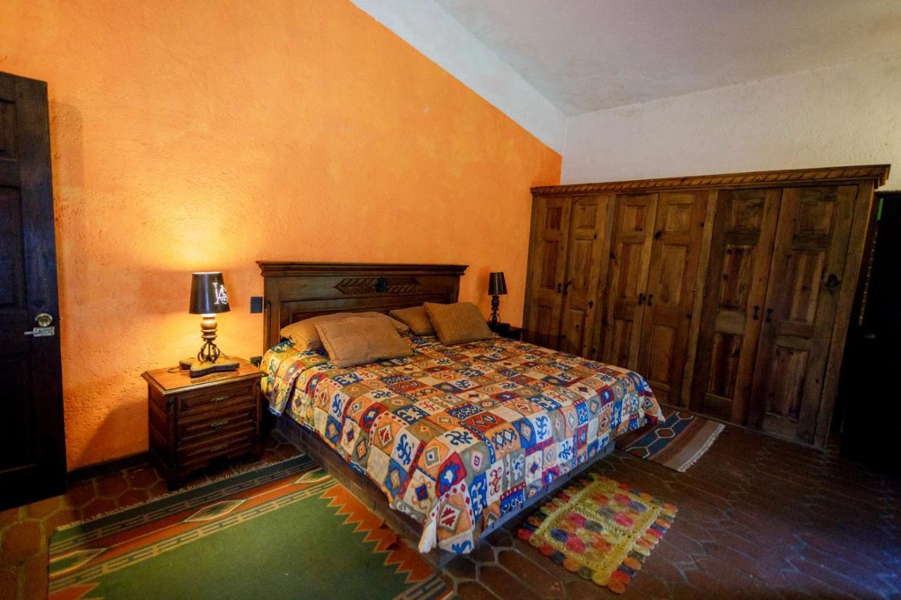 Lago Sol Hotel & Suites Tzintzuntzan Bagian luar foto