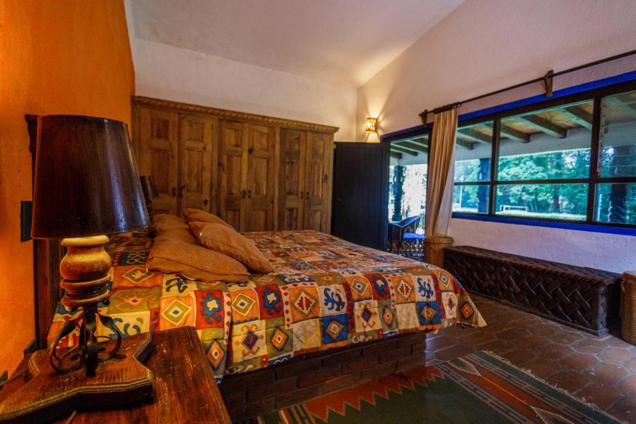 Lago Sol Hotel & Suites Tzintzuntzan Bagian luar foto
