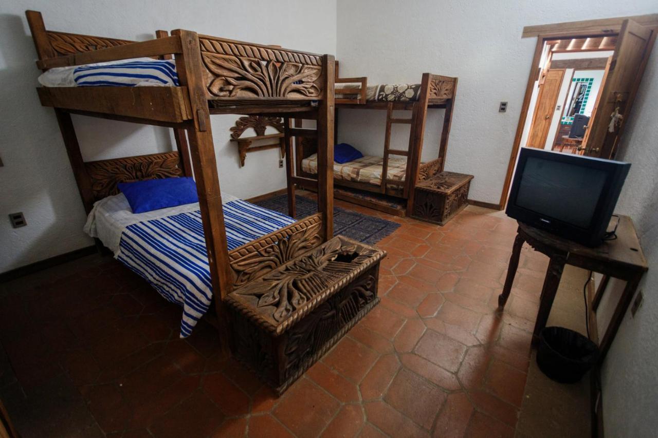Lago Sol Hotel & Suites Tzintzuntzan Bagian luar foto